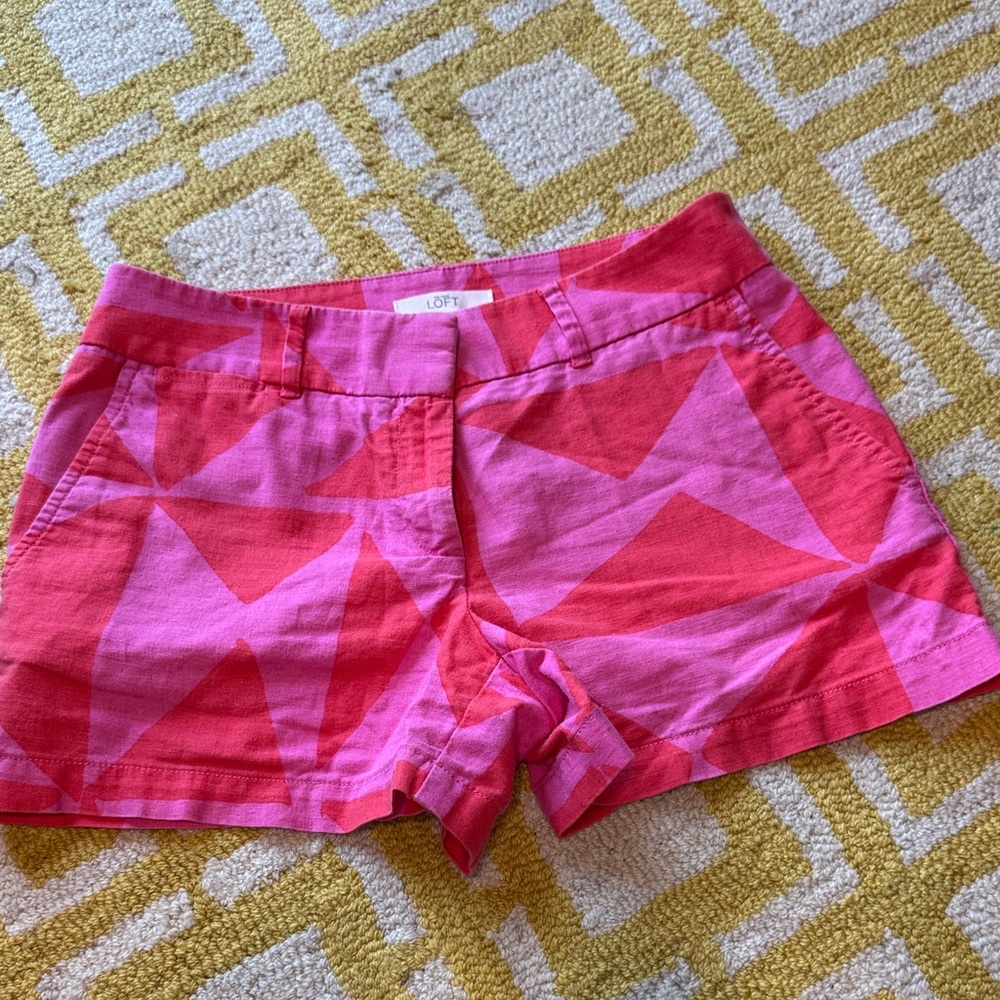 LOFT the Rivera Geometric Pink Midrise Shorts size 2 pockets preppy summer vibes
